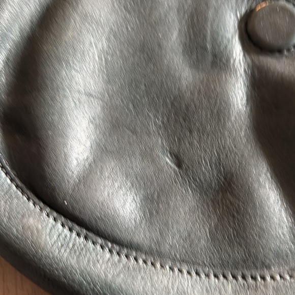 Vilenca Holland Leather crossbody with adjustable straps made in India - Picture 9 of 10